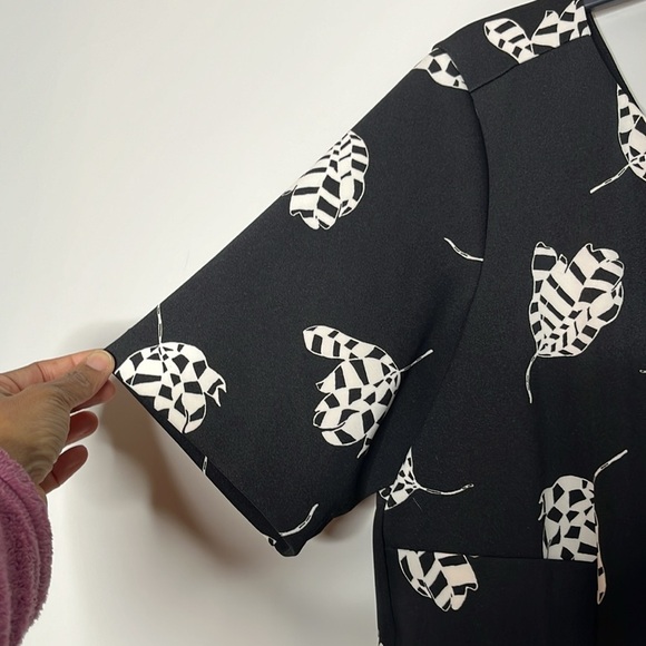 VINCE CAMUTO Women’s Black White Floral Artsy Dress Size 1X - Picture 5 of 8